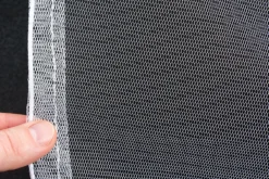 Klamboe Abbey Camp Lichtgewicht 2-Persoons Wit -Winkel Voor Kampeerartikelen Voor Buiten 21HP detailstof