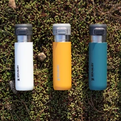 Thermosbeker Stanley The Quick Flip Lagoon 0,7L -Winkel Voor Kampeerartikelen Voor Buiten Stanley20 20The20GO20Quick Flip20Water20Bottle200.720L20 202420OZ20 20Lifestyle20Images20 203 1