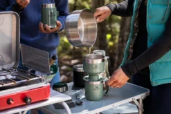 Thermosbeker Stanley The Legendary Camp Mug Hammertone Green 0,35L 18 Thermosbeker Stanley The Legendary Camp Mug Hammertone Green 0,35L -Winkel Voor Kampeerartikelen Voor Buiten Stanley Montana AW Campground 1666 1